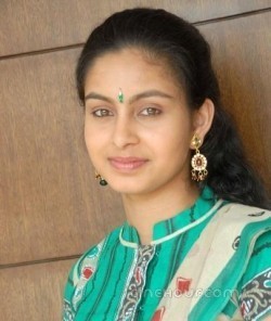 Актер Abhinaya сыгравший роль в кино Шамитабх.