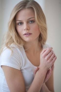 Актер Анастасия Стежко сыгравший роль в кино Домик в сердце.