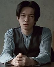 Актер Арата Иура сыгравший роль в кино Ji ekisutorîmu sukiyaki.
