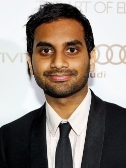 Актер Азиз Ансари сыгравший роль в кино 2011 MTV Movie Awards.