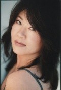 Актер Бетси Су сыгравший роль в кино Колония андроидов.