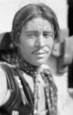 Актер Чарльз Стивенс сыгравший роль в кино The California Trail.