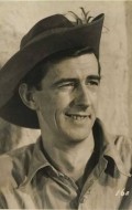 Актер Чипс Рафферти сыгравший роль в кино The Rats of Tobruk.