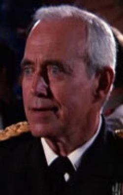 Актер Джордж Р. Робертсон сыгравший роль в кино Полицейская академия 6: Город в осаде.