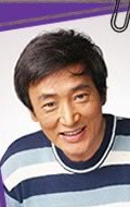 Актер Хироши Мияучи сыгравший роль в кино Kamen Raidaa Bui Surii tai Desutoron Kaijin.