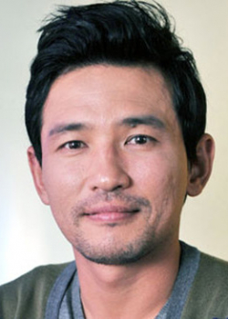 Актер Хван Джон-мин сыгравший роль в кино Горечь и сладость.