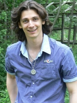Актер Илья Бледный сыгравший роль в кино Скалолазка и последний из седьмой колыбели.