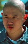 Актер Джин Онг сыгравший роль в кино Человек с железными кулаками.