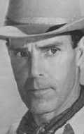 Актер Кермит Мэйнард сыгравший роль в кино Stagecoach Outlaws.