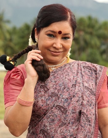 Актер Коваи Сарала сыгравший роль в кино Devudu Chesina Manushulu.