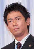 Актер Микихиса Азума сыгравший роль в кино Cameraman A Aiichirô no meikyû suiri.