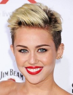 Актер Майли Сайрус сыгравший роль в кино Miley Cyrus: Reinvention.