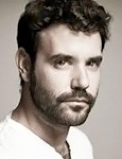 Актер Микель Фернандес сыгравший роль в кино Сто лет прощения.