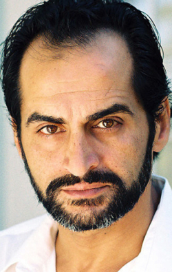 Актер Навид Негабан сыгравший роль в кино Забрасывая камнями.