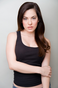 Актер Оливия Александр сыгравший роль в кино Старый 37.