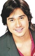 Актер Пиоло Паскуаль сыгравший роль в кино Kahit isang saglit.