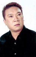 Актер Roderick Paulate сыгравший роль в кино Mga syanong parak.