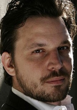 Актер Sacha Alexander Gershak сыгравший роль в кино Цюрих.