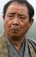 Актер Сей Хирайзуми сыгравший роль в кино Kochi: 40-sai no figyua suketa.