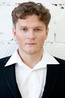 Актер Сергей Жарков сыгравший роль в кино Белый холст.