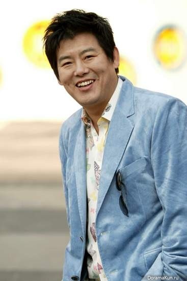 Актер Сон Дон Иль сыгравший роль в кино Потомки Хон Гиль Дона.