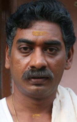 Актер Судхир Карамана сыгравший роль в кино Thalappavu.