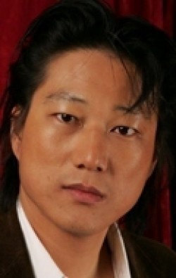 Актер Санг Кенг сыгравший роль в кино 4 планировщика свадеб.