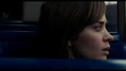 Смотреть фото Девушка в поезде.