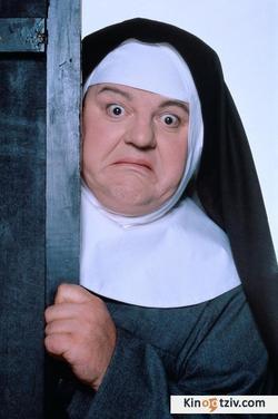 Смотреть фото Монахини в бегах.