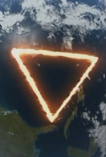 Кроме трейлера фильма Kusatma altinda ask, есть описание За пределами Бермудского треугольника: Море дьявола.