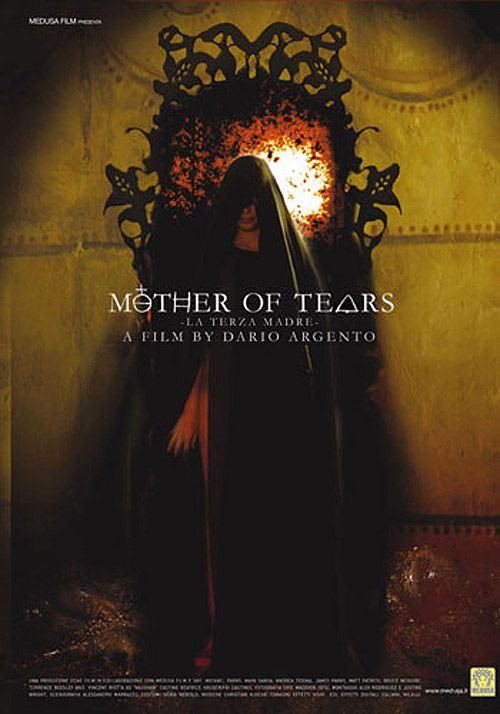 Кроме трейлера фильма Matrimonio sintetico, есть описание Мать слёз.