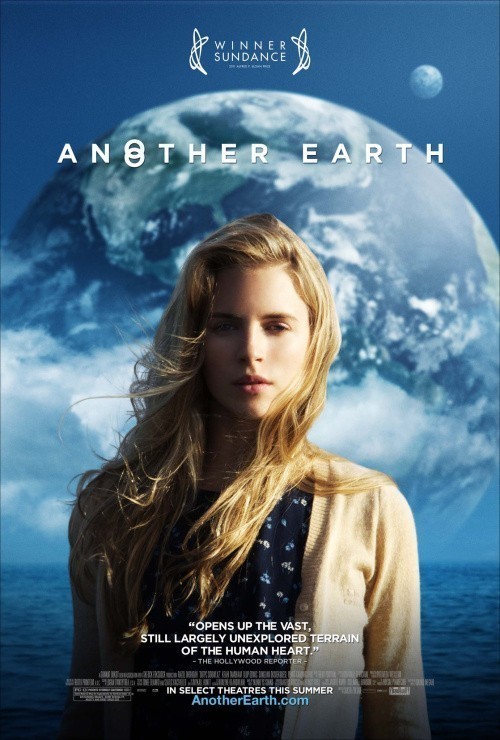Кроме трейлера фильма Красотки в Париже, есть описание Другая Земля.