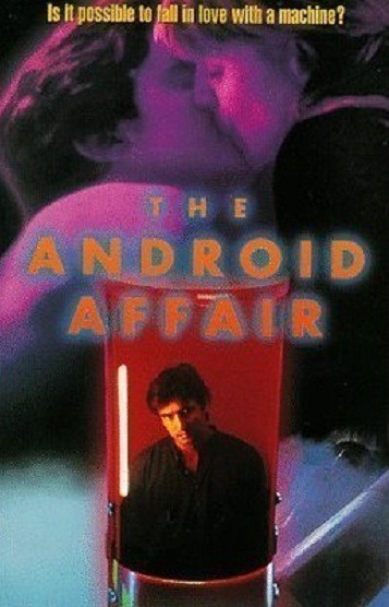 Кроме трейлера фильма Кошмар на улице Вязов 6: Фредди мертв, есть описание Любовь андроида.