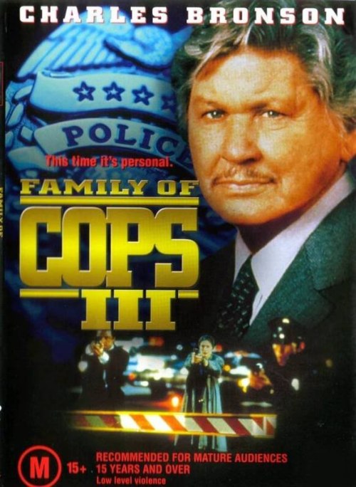 Кроме трейлера фильма Домохозяйка, есть описание Семья полицейских 3: Новое расследование.