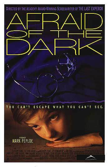Кроме трейлера фильма A Hitch in Time, есть описание Боязнь темноты.